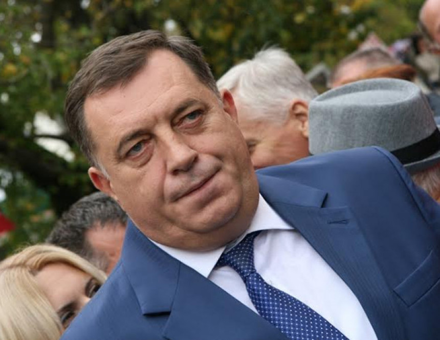 Dodik, pola čovjek, pola referendum