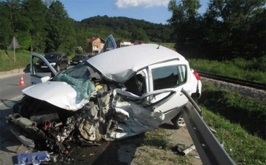 Сребреник: Погинуо возач путничког возила!