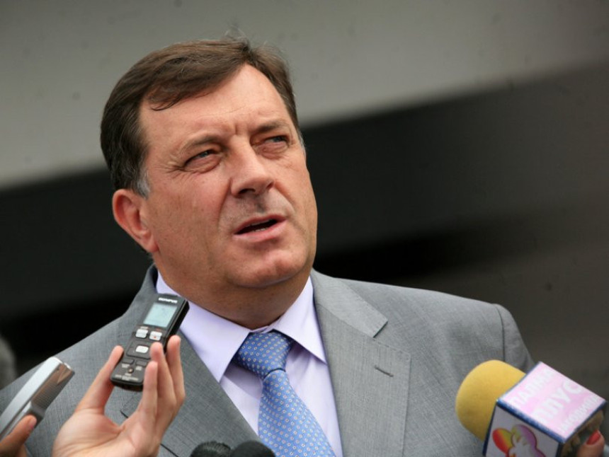 Dodik traži da Srbi napuste institucije BiH