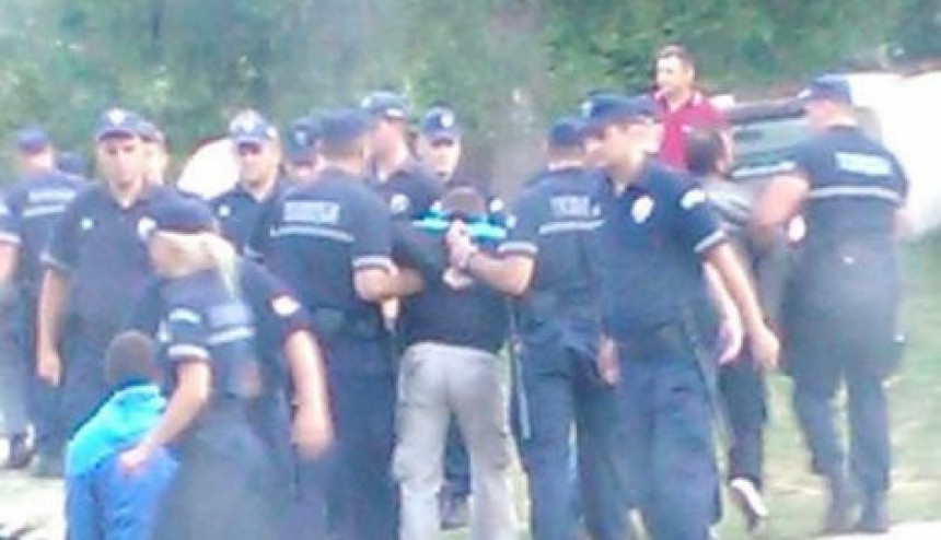 Policija uhapsila 20 vjernika kod Valjeva
