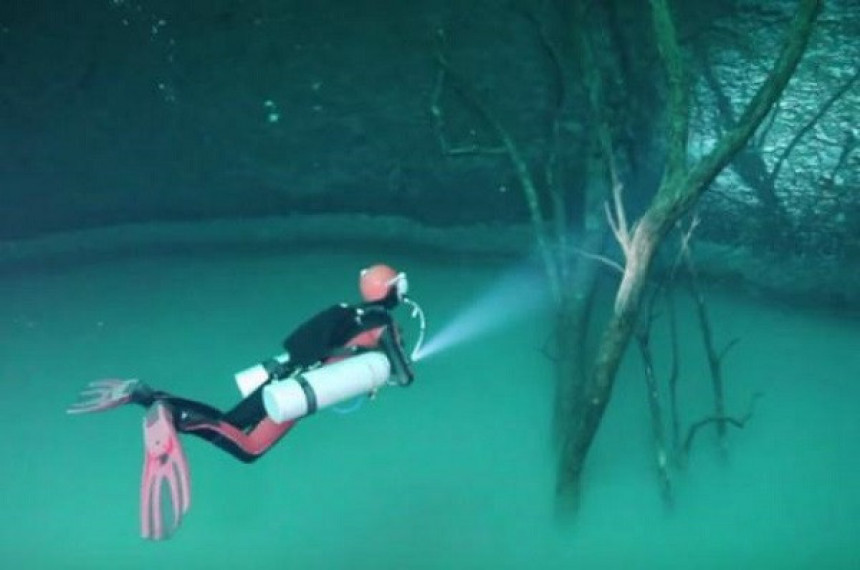 Ронилац открио подводну ријеку