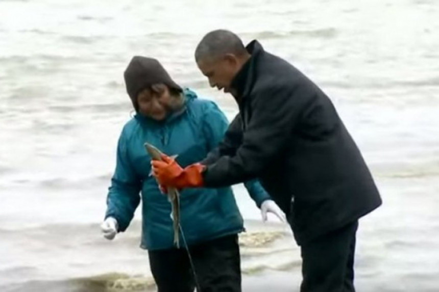 Riba se uzbudila u Obaminim rukama