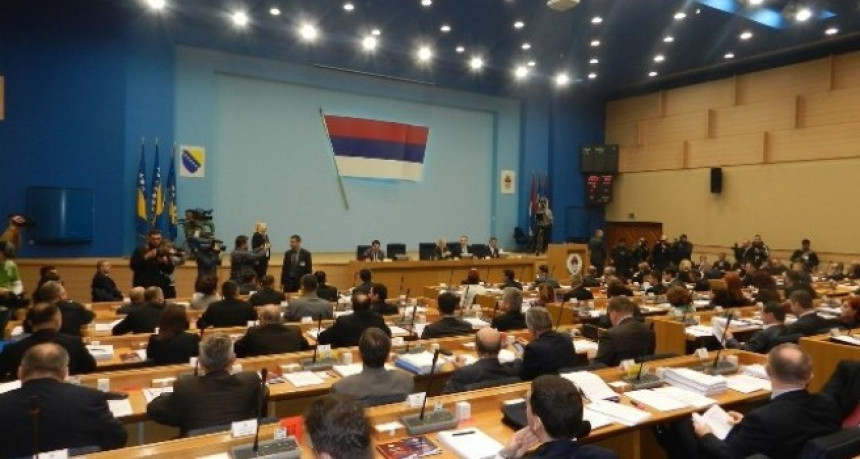 Poslanici raspravljaju o dugu Srpske
