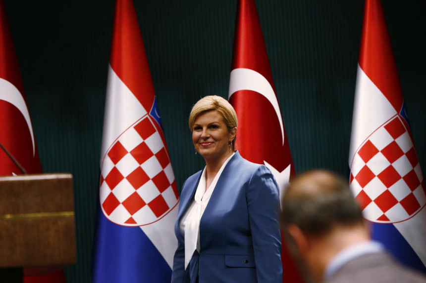 Хрватска Србији пружа руку мира
