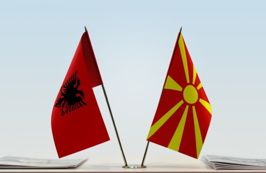 Албански постаје службени језик