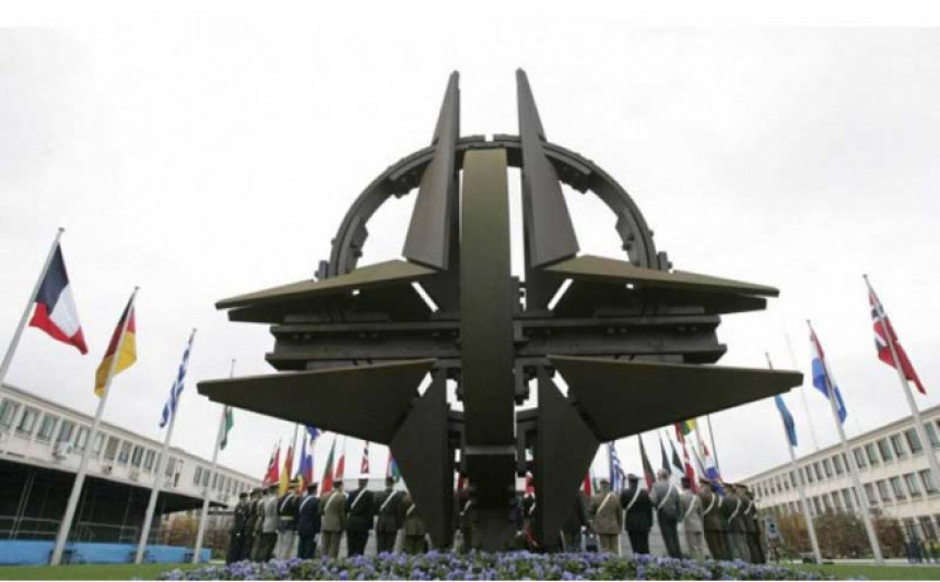 НАТО о возу: Пратимо ситуацију