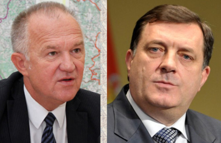 Čavić izazvao Dodika na javni duel