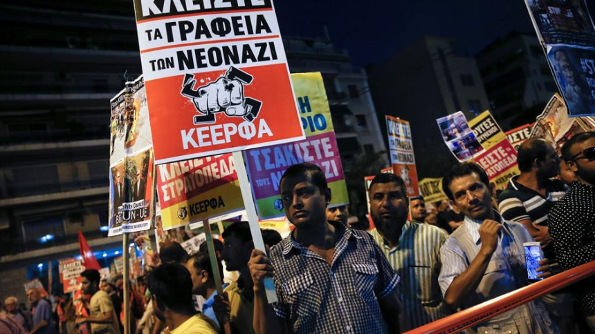 Атина: Сузавцем на демонстранте 