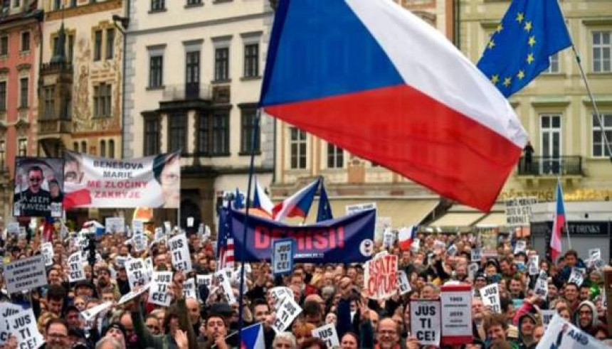 Protesti protiv predsjednika i premijera Češke
