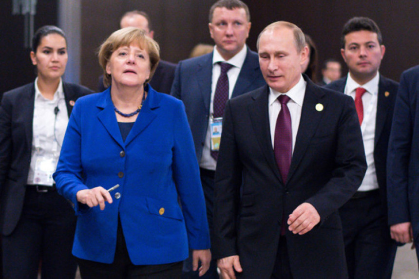 Меркел: За напад одговорни и Руси