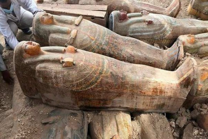 Arheolozi pronašli 20 netaknutih sarkofaga!