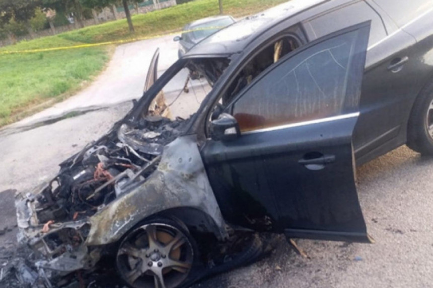 Сарајево: Запаљен ауто Араповићеве