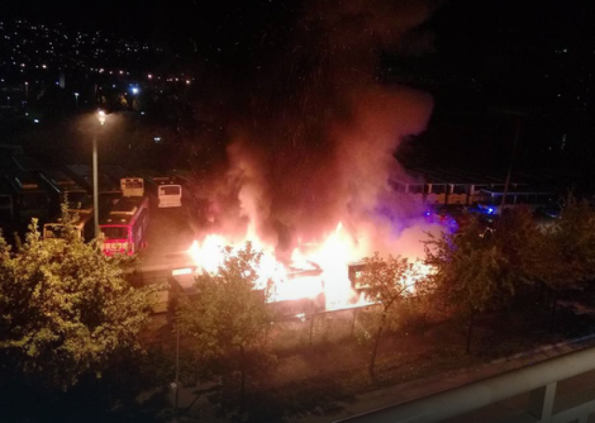 Пожар у Сарајеву, горе аутобуси