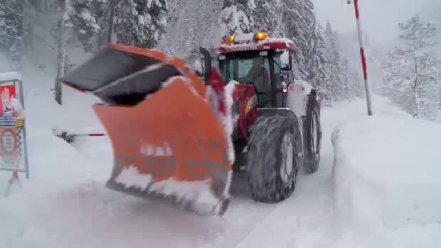 Austrija: Snijeg zatrpao kuće, škole zatvorene