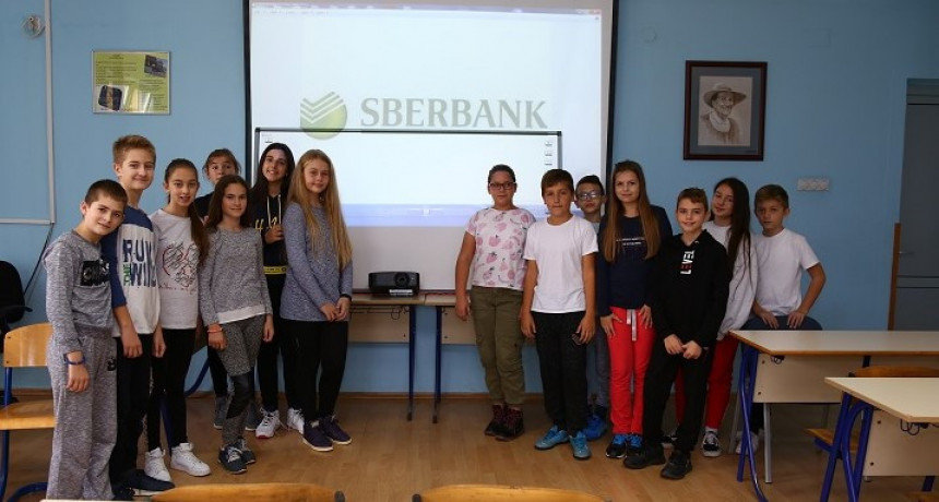 "Sberbank donirala nastavno sredstvo osnovnoj školi"