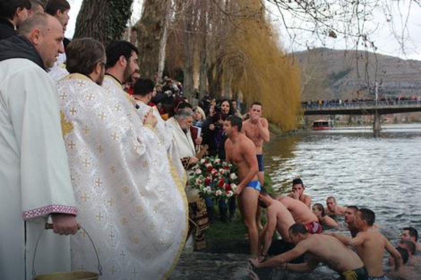 Hercegovci za krst časni plivali