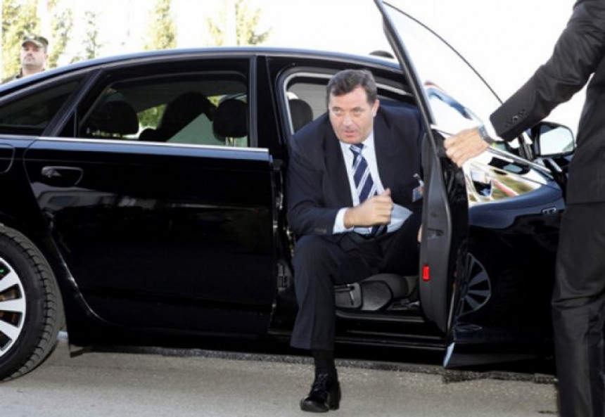 Milorad Dodik je uzor vozačima?!
