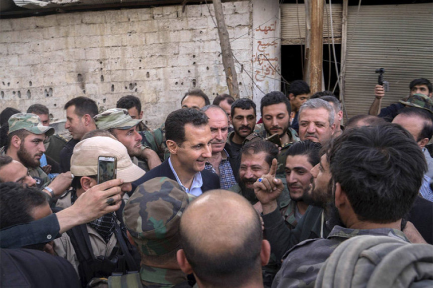 Објављен снимак Асада с војницима