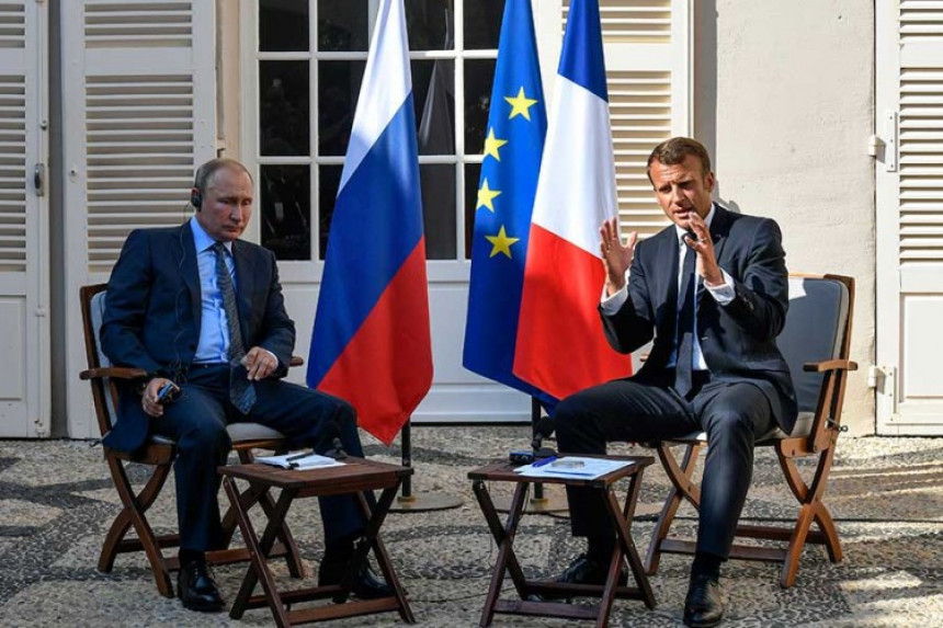 Uoči samita G7: Putin stigao u Francusku  