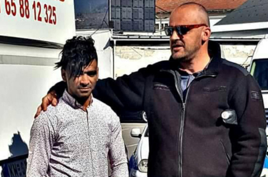 Migrant zakačen za autobus došao u Višegradu