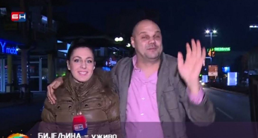 Mladić koji je upao u kadar BN TV zaprosio novinarku