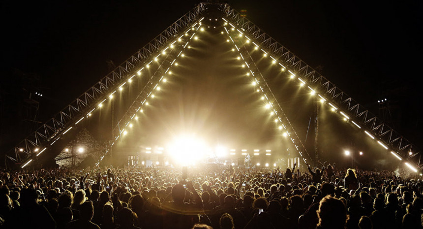 Спектакуларни концерт Пеперса испред пирамида у Египту 