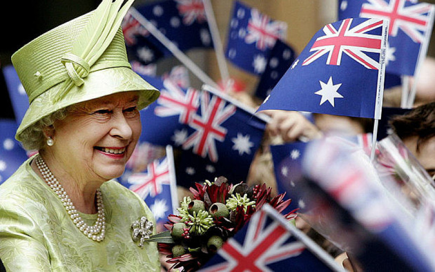 Ово мучи нацију: Прди ли краљица