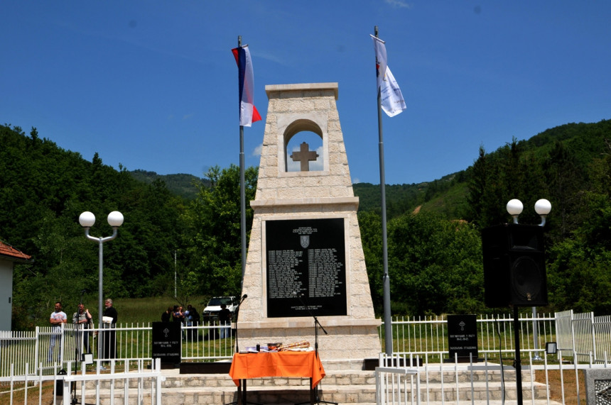 Освештан споменик у Козјој Луци