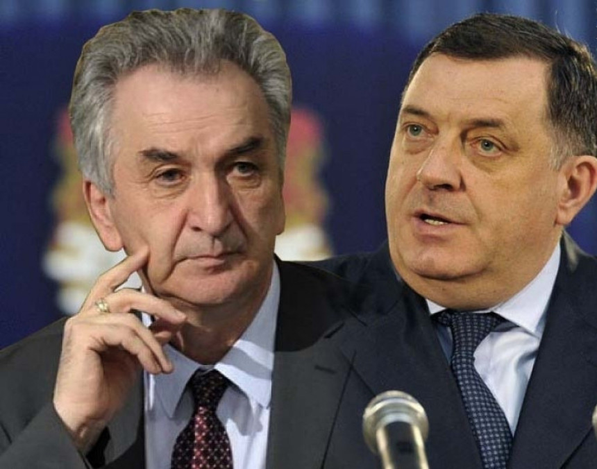 Šarović: Dodik se poigrava narodom