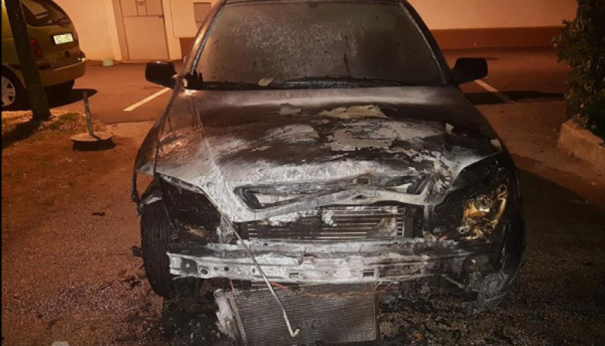 U Mostaru izgorio auto Opel Astra