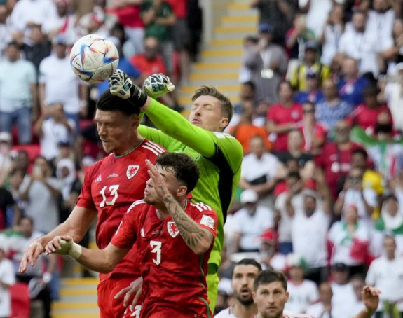 Фудбалери Ирана у завршници меча шокирали Велс