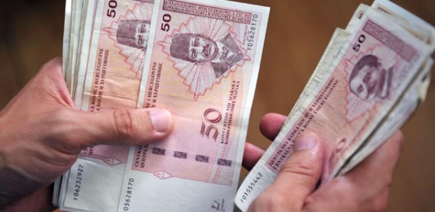 Zaposleni u Fondu PIO i prosvjetari još nisu dobili plate