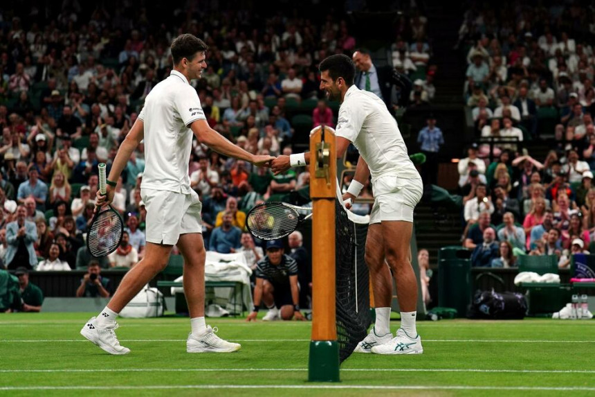 Ђоковић  наставља меч са Хуркачем, води са 2:0