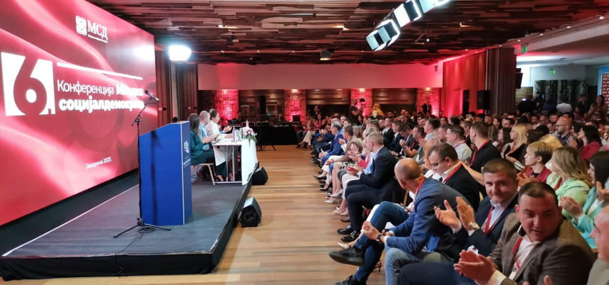 Умјесто полиције, Додик Шмиту сада спрема јаја