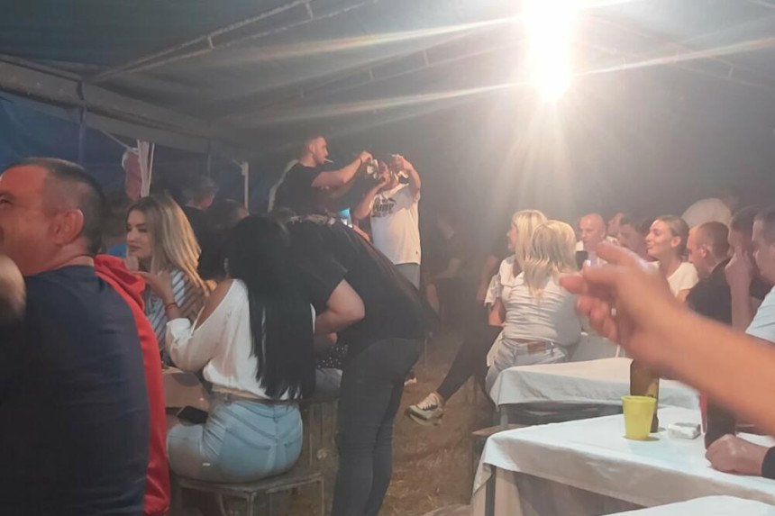 Era Ojdanić kralj vašara "krunisan" hiljadarkama na Šabačkom vašaru!