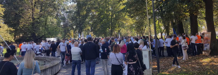 Protest u Banjaluci: Radnici traže veće plate (VIDEO)