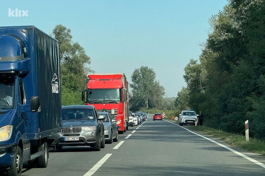 Velike gužve na četiri granična prelaza u BiH