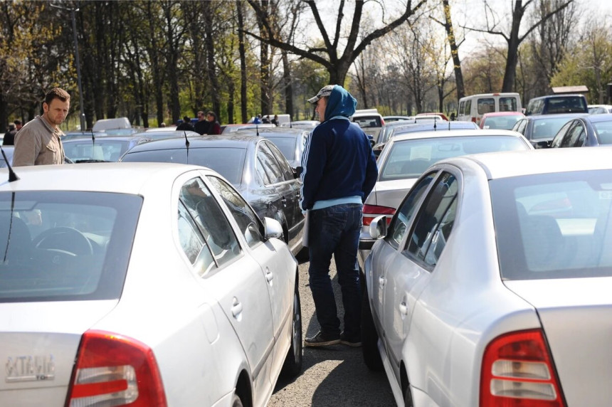 Postavio oglas i svi se smiju osim njegove supruge