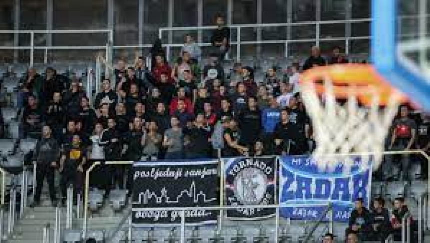 U Zadru napadnuti članovi Crvene zvezde i novinari