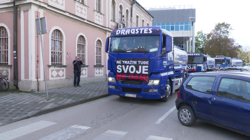 Protestna vožnja kamionima kroz centar Bijeljine