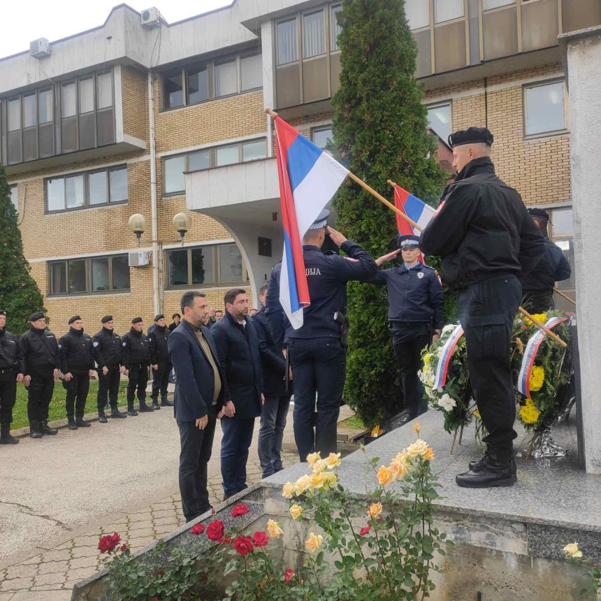 Polaganje vijenaca za stradale iz PU Bijeljina