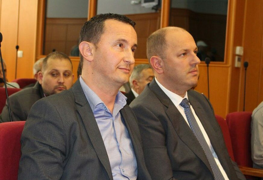 Кумови отпуштају и запошљавају на рачун грађана Српске