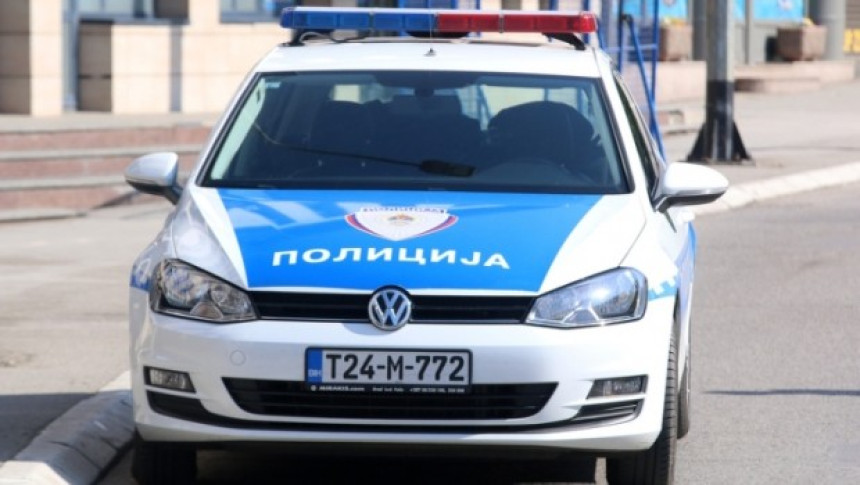 Gradiška: Sudar četiri automobila, povrijeđena žena