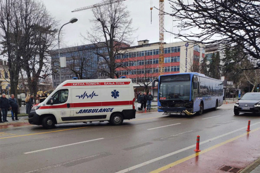 Sudar autobusa i hitne pomoći, ima povrijeđenih