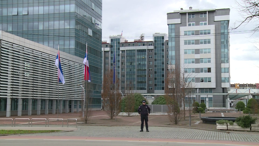 Kumovske i rođačke firme u dilu sa vlastima: Ko će kome ako ne svoj svome?!