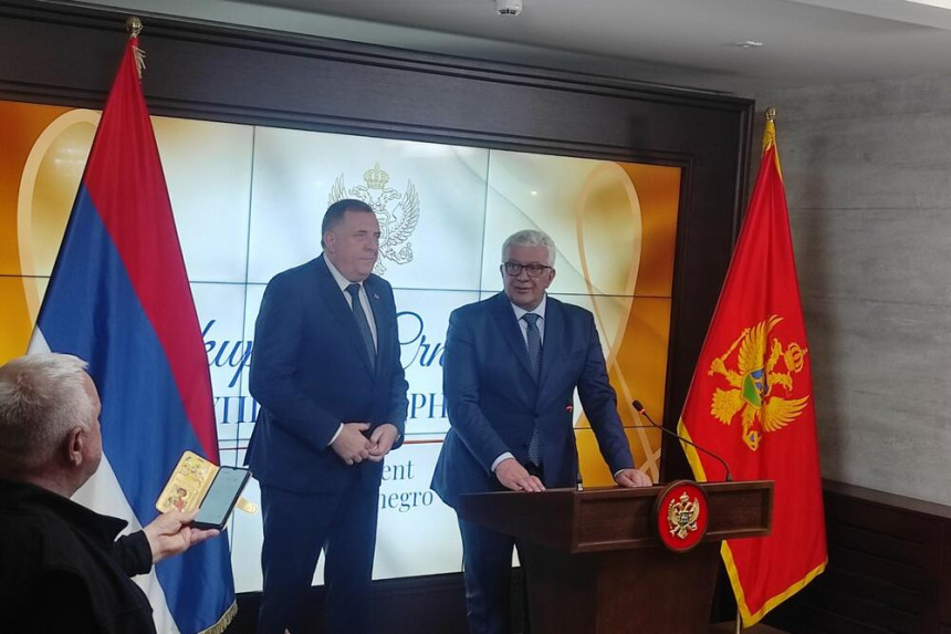 Додик хоће специјалне везе, Мандић - отворићемо дијалог...