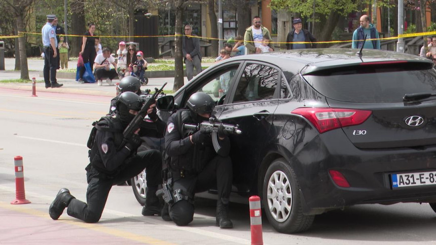 Pripadnici Žandarmerije i policije izveli vježbu u centru Banjaluke