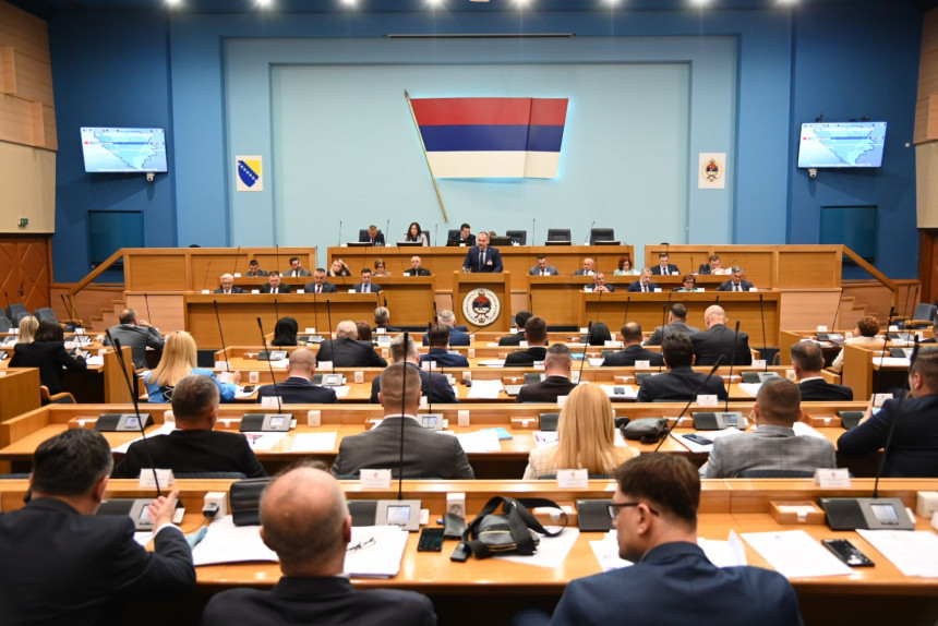 Narodna skupština usvojila izvještaj o Srebrenici