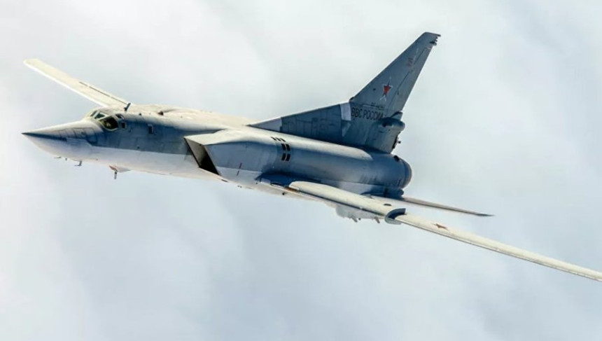 Срушио се војни авион, пилоти се катапултирали