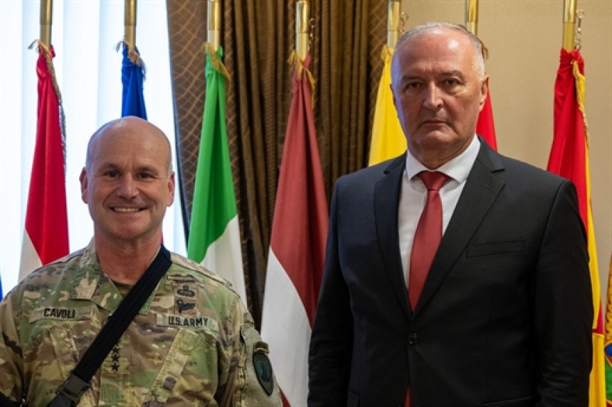 Helez ponovo poziva NATO da uspostavi vojnu bazu u BiH